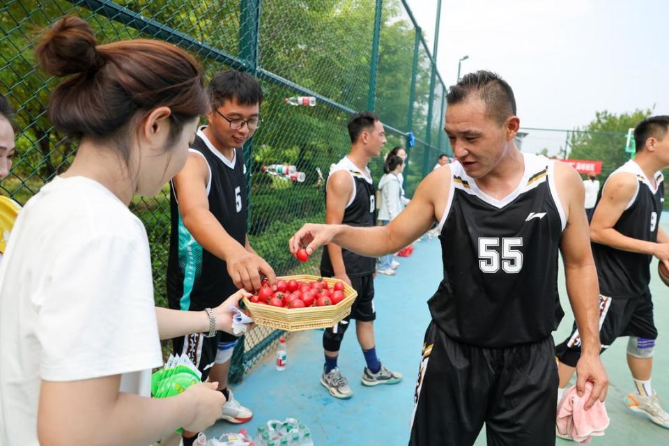 篮球赛不仅, 大众新闻记, src